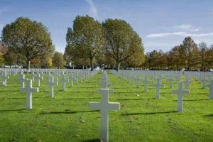 Even Tot Hier expositie Margraten verwijderd na politie-ingrijpen