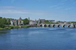 Maastricht kademuur onderzoek: is de stad veilig bij hoogwater?