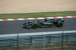 Kimi Antonelli wereldkampioen? Mercedes verrast in titelstrijd